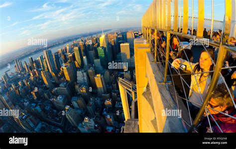 Empire state building observation deck hi-res stock photography and ...