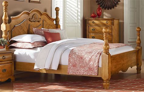 Georgetown Golden Honey Pine Poster Bedroom Set from Standard (83001 ...