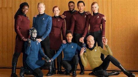 See The Star Trek: Discovery Cast’s Uniforms Fixed To Use The Right ...