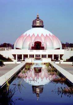 Ashram called "Yogaville" in Virginia! Building looks like a lotus flower.