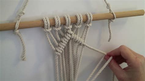 diagonal double half hitch macrame knot - YouTube