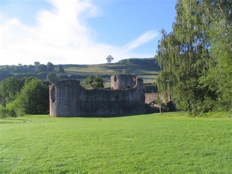 Skenfrith Castle | Welsh castles, Castles in ireland, Castle