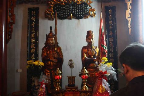 The World Tastes Good: Visiting Temples in Hanoi During Tet (Part 1)