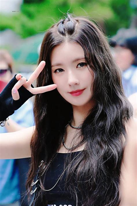 HQ Kpop Photos (22347 photo albums) | (g)i-dle miyeon, Gidle miyeon, (g ...