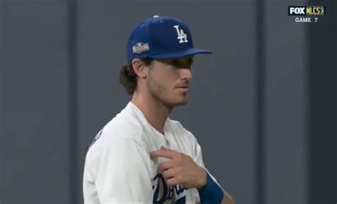 Cody Bellinger suffers shoulder injury celebrating huge home run