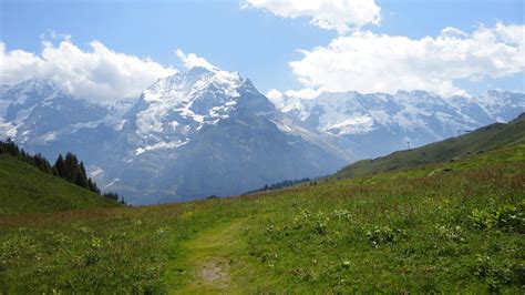 Lauterbrunnen Valley, Switzerland [3370x1897] [OC] : r/EarthPorn