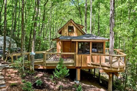 Treehouse Rentals in Tennessee You'll Want to Book ASAP