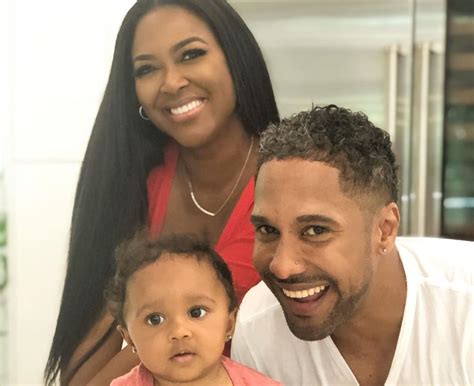 Kenya Moore Shares Perfect Family Portrait With Husband Marc Daly And ...