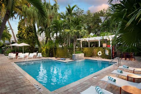 Almond Tree Inn Pool: Pictures & Reviews - Tripadvisor