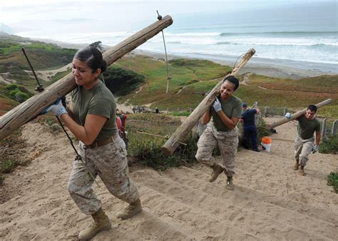 DVIDS - Images - USS Makin Island crew performs community service during SFFW [Image 2 of 2]