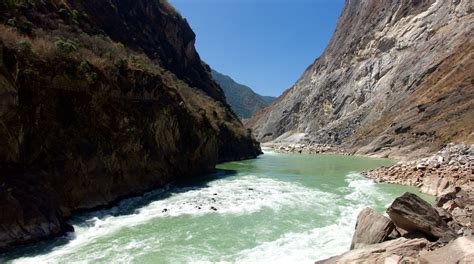 Tiger Leaping Gorge in Yulong | Expedia.co.uk