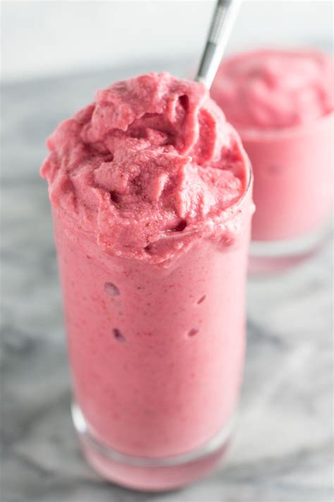 Healthy Strawberry Banana Smoothie Recipe - Build Your Bite Ice Cream Smoothie Recipes, Easy ...