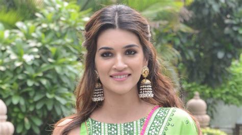 Kriti Sanon Net Worth 2023, Age, Height, Weight, Biography, Songs