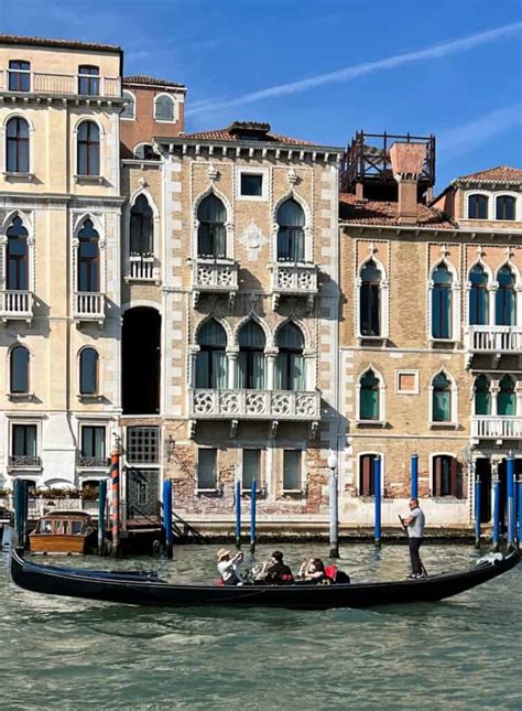 A Guide to Venetian Gothic Churches and Palazzos - Lions in the Piazza