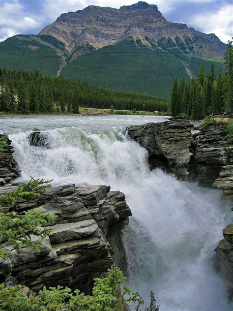 Athabasca Falls, Jasper National Park, Canada. - World Travel