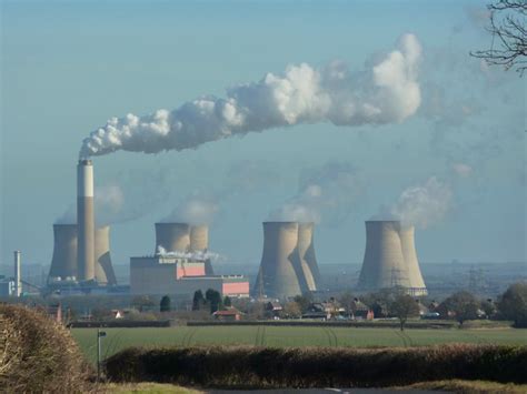 Cottam Power Station © Richard Croft cc-by-sa/2.0 :: Geograph Britain and Ireland