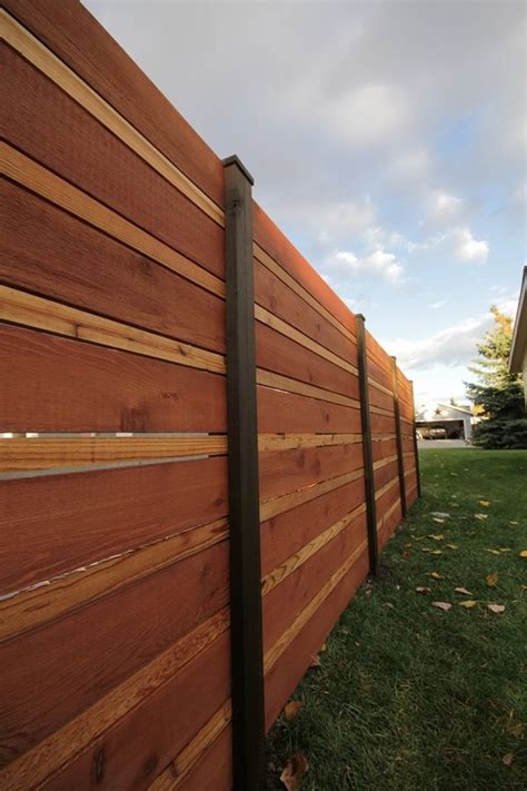 Horizontal fence panels – modern garden fence design ideas