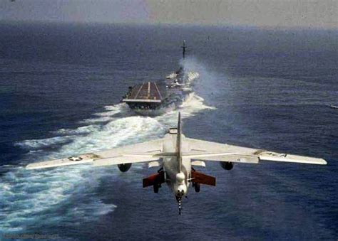 An A-3 skywarrior comes in for a carrier landing [1034x900] : r/MilitaryPorn