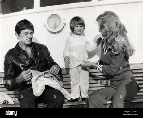 Actor Charles Bronson with Jill Ireland and daughter Stock Photo ...