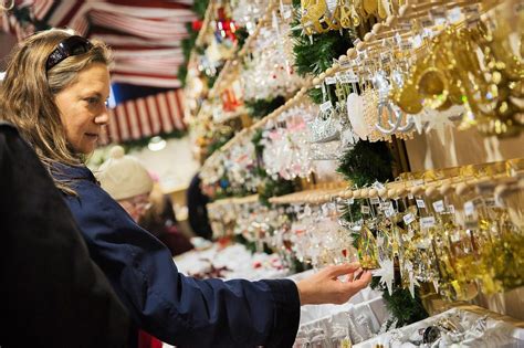 12 Best Christmas Markets in Philadelphia to Visit