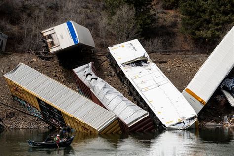 Probe after train derails in Montana | News and Star