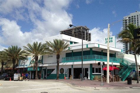 Beach Bars: Nightlife in Fort Lauderdale