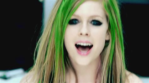 Smile {Music Video} - Avril Lavigne Photo (38792997) - Fanpop