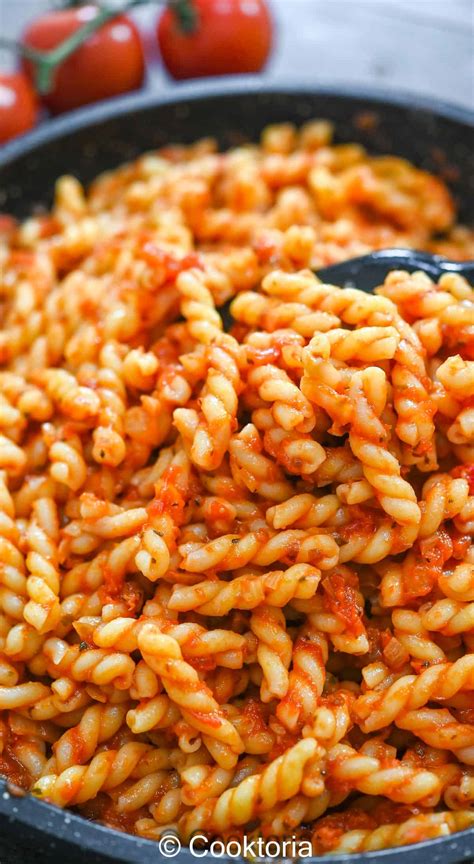 Gemelli Pasta with Tomato Sauce | COOKTORIA