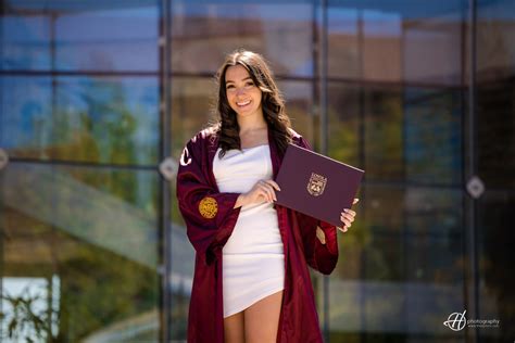 Loyola University Chicago Senior Photos | H Photography