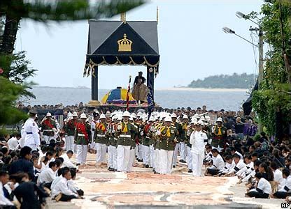 BBC NEWS | In Pictures | In pictures: Tonga royal funeral