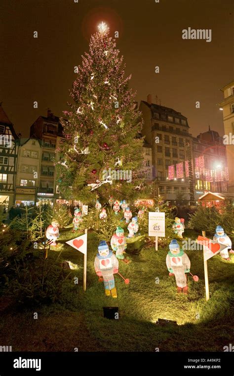 Christmas tree / Strasbourg Stock Photo - Alamy