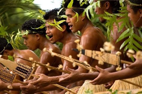 Pohnpei Traditional Dance Paddle ==================== Pohnpeian traditional dances are comprised ...