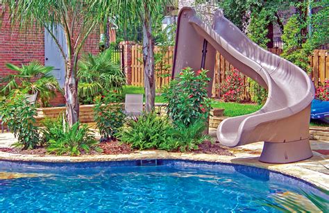 Free-Standing Swimming Pool Slides: 5 Key Options When Picking a Model