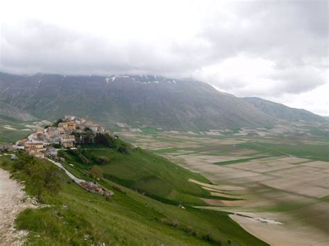 Castelluccio, Italy [3264x2448][OC] : VillagePorn