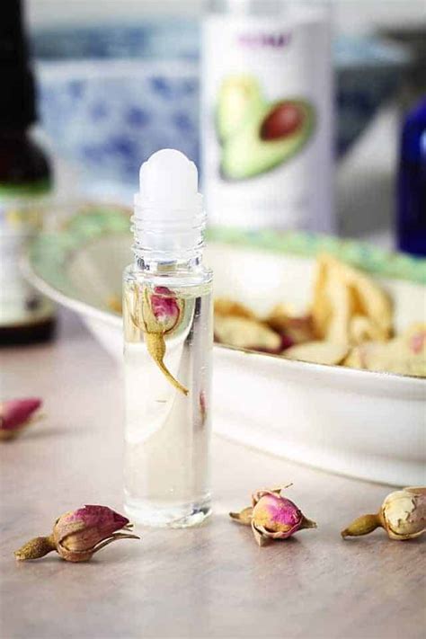 Anti-Aging Rosehip + Rosewater DIY Face Serum | Hello Glow