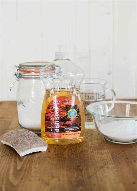 Make Your Own Natural Oven Cleaner | HelloGlow.co