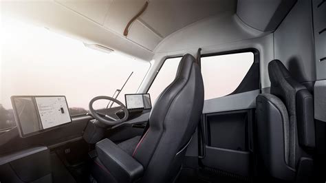 First Tesla Semi Interior Video Shows the Life of a 2020 Trucker ...