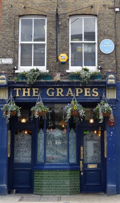 HISTORIC PUB CRAWL – The Bunch of Grapes – Number One London