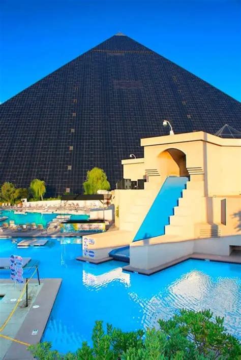 Luxor vs Excalibur (Which Las Vegas Hotel to Choose?) - FeelingVegas