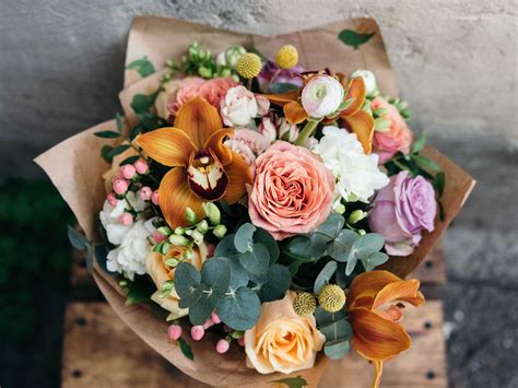 Here's how you can get fresh flowers delivered to your apartment