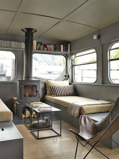 Awesome 30+ Incredible Houseboat Interiors Decor https://modernhousemagz.com/30-incredible ...