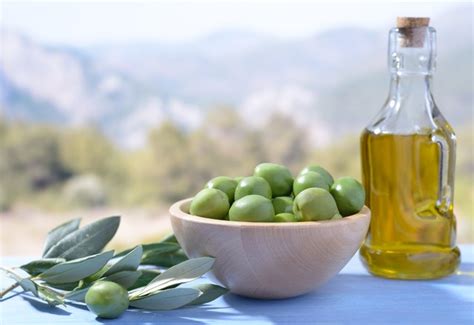 What Are the Benefits of Cold-Pressed Olive Oil? | livestrong