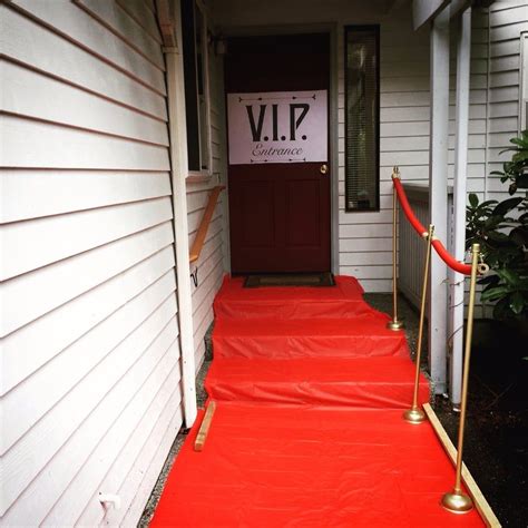 Diy Red Carpet Rope, Red Carpet Ropes, Red Carpet Theme Party, Balloon ...