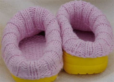 Survival Knitting: Crocs (TM) made more comfortable - Knitted liners