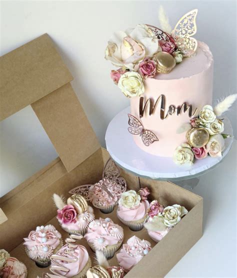 15 Beautiful Mother's Day Cake Ideas - Find Your Cake Inspiration