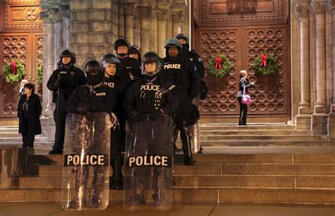 Ferguson Protesters Try to Storm St. Louis Police Headquarters with ...