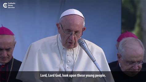 Pope Francis gave a special blessing to young people - The Dialog