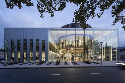 Transparent Buildings and the Illusion of Democracy | ArchDaily