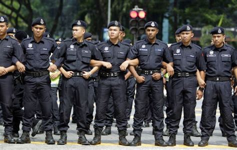 Wahh so many Msian police uniforms! How to tell them apart?