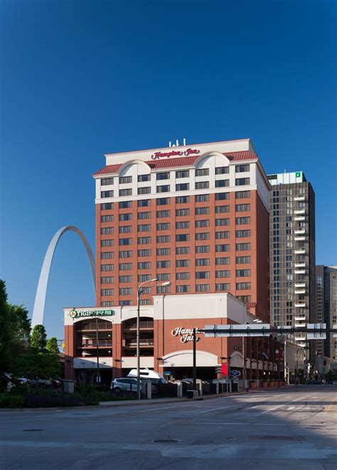 Hampton Inn St. Louis-Downtown (At the Gateway Arch), St. Louis: $110 Room Prices & Reviews ...